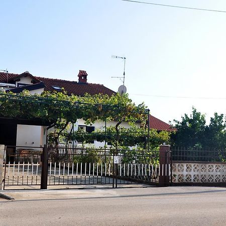 Franko Apartmani Zambratija  Exterior photo
