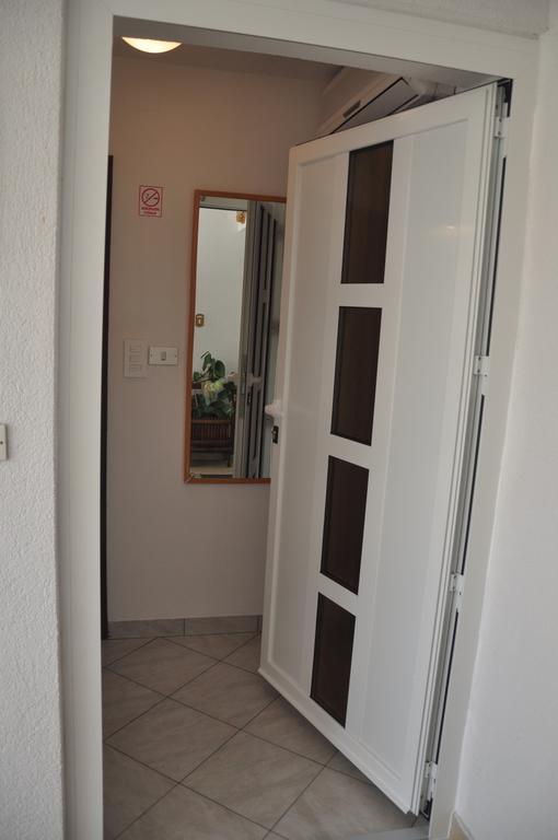 Franko Apartmani Zambratija  Exterior photo